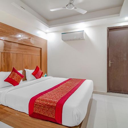 Airport Hotel Mayank Residency Нью-Дели Экстерьер фото
