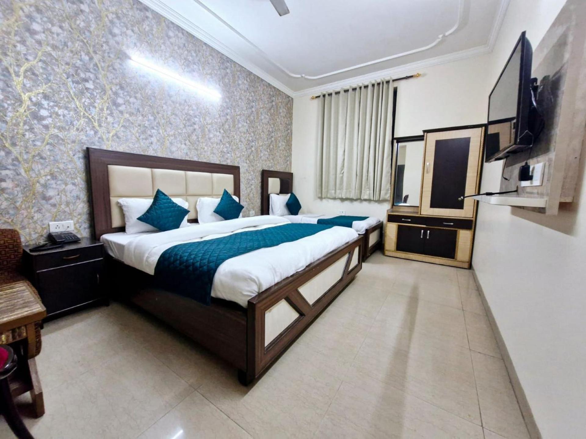 Airport Hotel Mayank Residency Нью-Дели Экстерьер фото