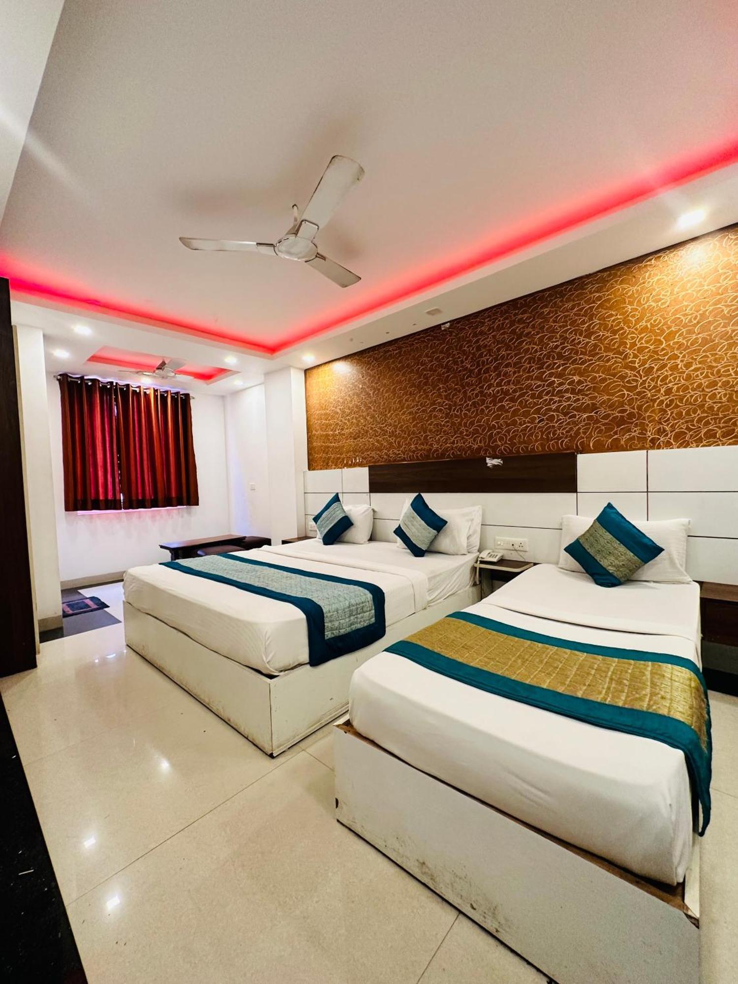 Airport Hotel Mayank Residency Нью-Дели Экстерьер фото