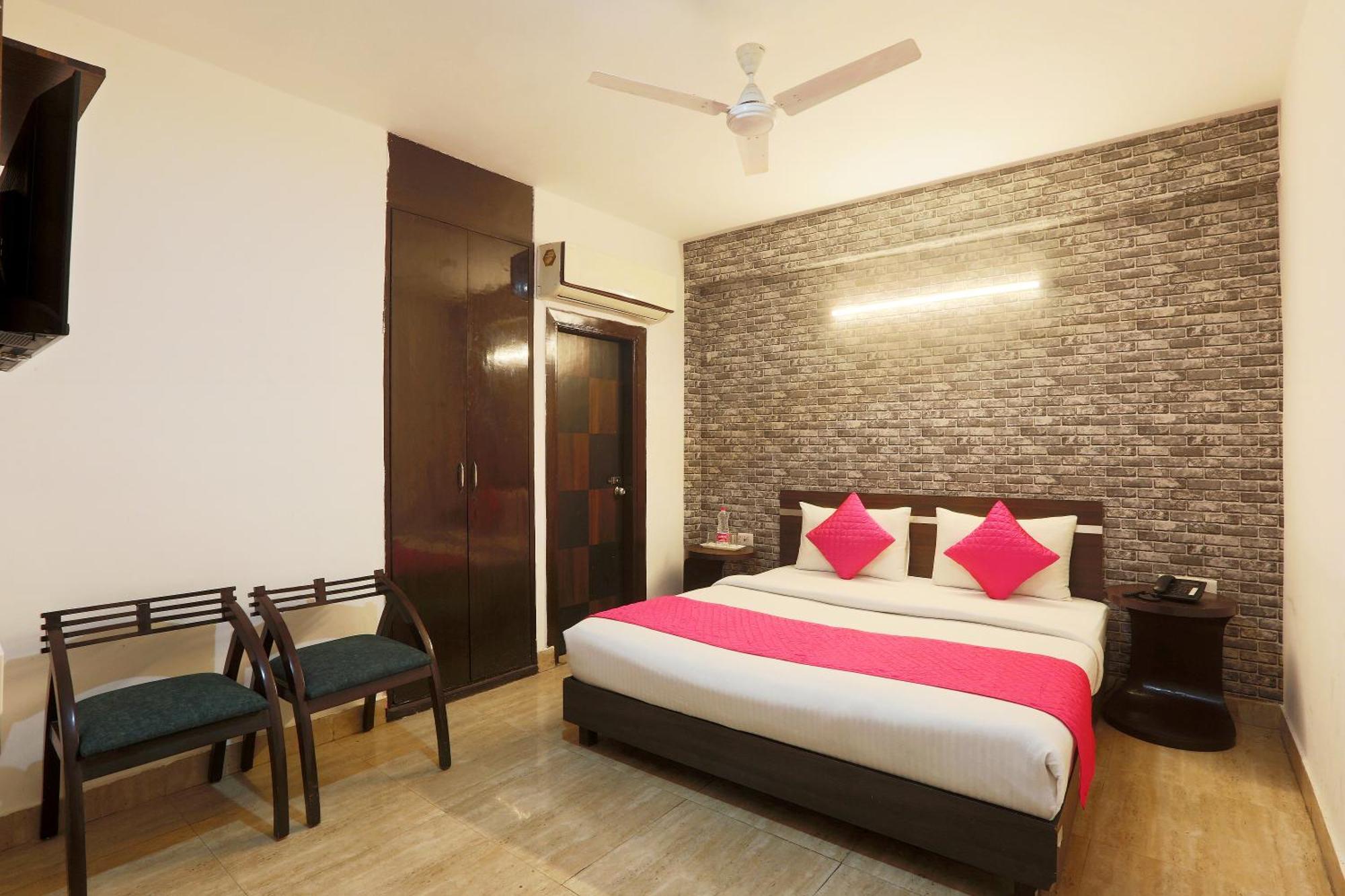 Airport Hotel Mayank Residency Нью-Дели Экстерьер фото