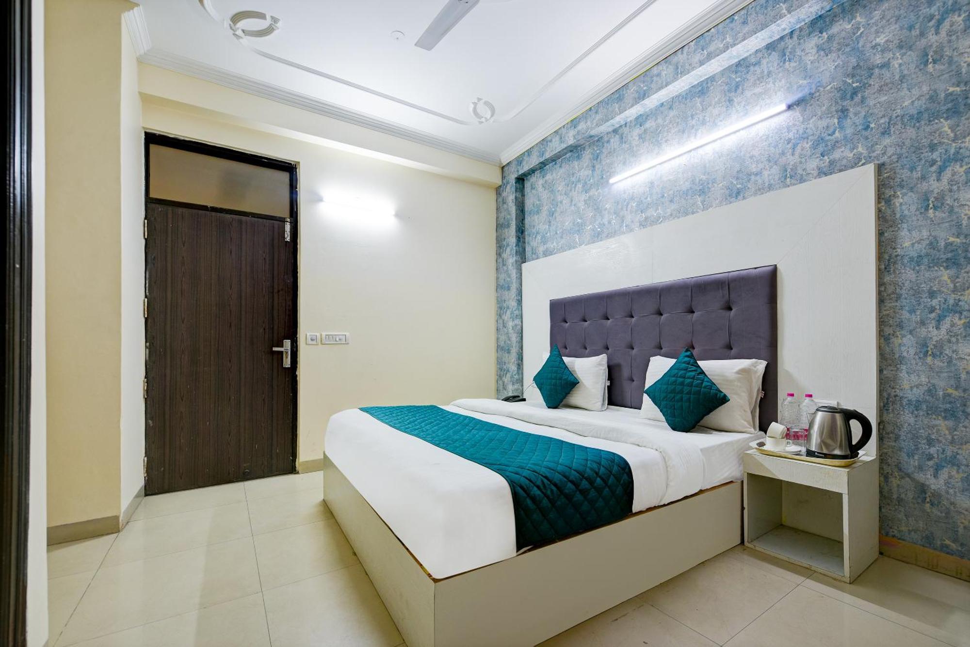 Airport Hotel Mayank Residency Нью-Дели Экстерьер фото