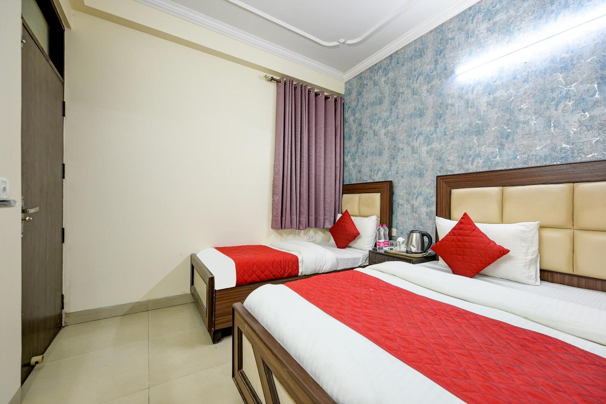 Airport Hotel Mayank Residency Нью-Дели Экстерьер фото