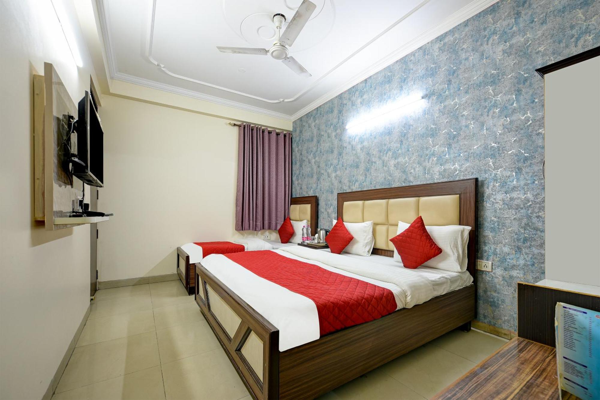Airport Hotel Mayank Residency Нью-Дели Экстерьер фото