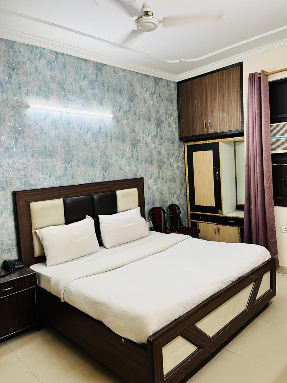 Airport Hotel Mayank Residency Нью-Дели Экстерьер фото