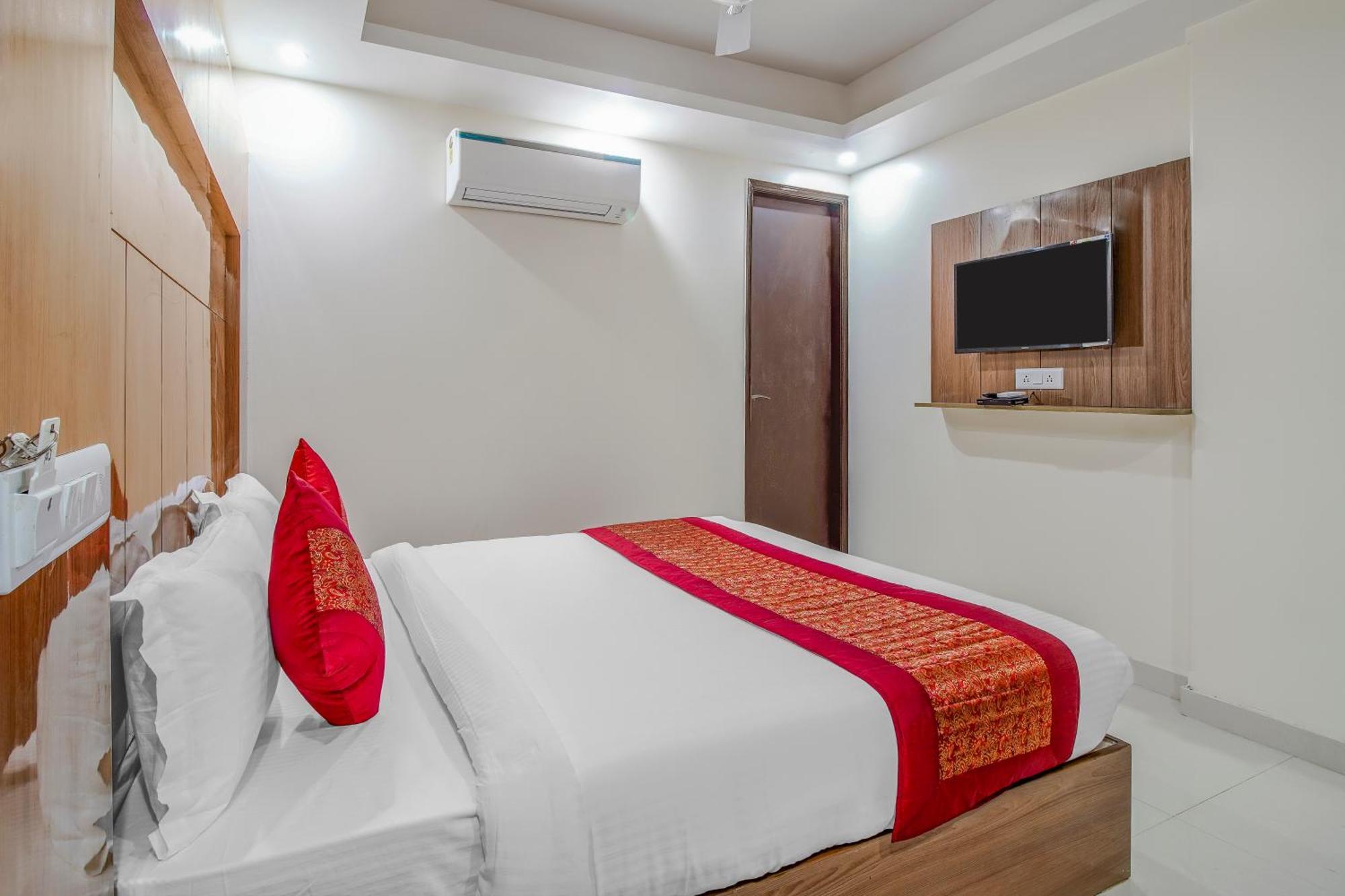 Airport Hotel Mayank Residency Нью-Дели Экстерьер фото